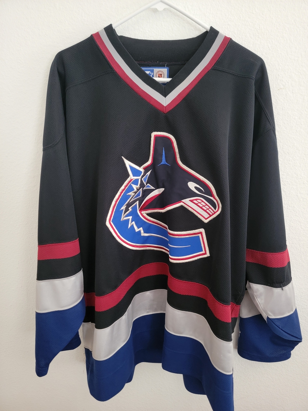 Official Vancouver Canucks 90's Jersey Size Large